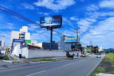 Importante Área Comercial - Marginal Leste - Centro - Balneário Camboriú.