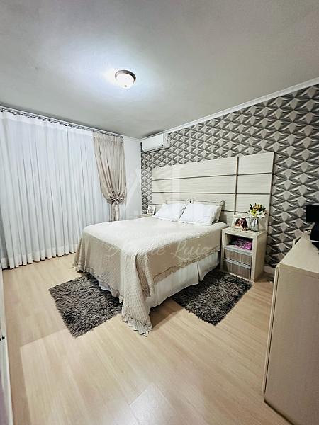 Sobrado no Jo�o Costa | Porteira Fechada | 300m� 34