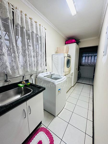 Sobrado no Jo�o Costa | Porteira Fechada | 300m� 56