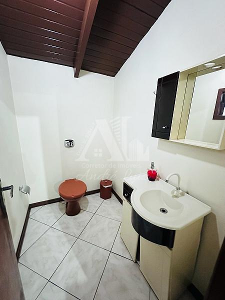 Sobrado no Jo�o Costa | Porteira Fechada | 300m� 47