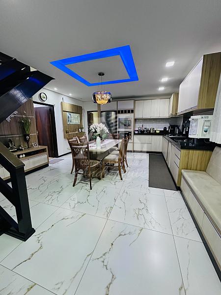 Sobrado no Jo�o Costa | Porteira Fechada | 300m� 22