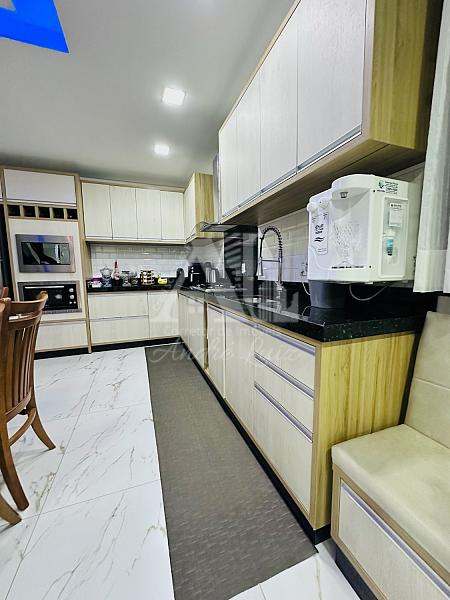 Sobrado no Jo�o Costa | Porteira Fechada | 300m� 24
