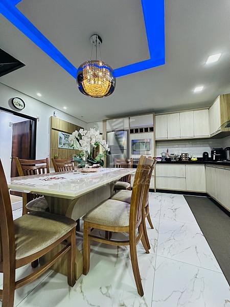 Sobrado no Jo�o Costa | Porteira Fechada | 300m� 23