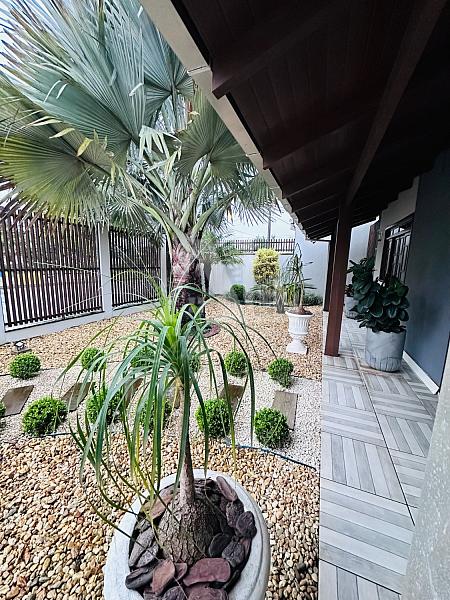 Sobrado no Jo�o Costa | Porteira Fechada | 300m� 54