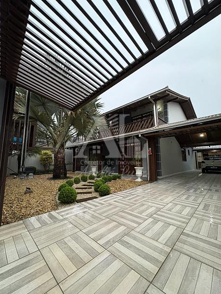 Sobrado no Jo�o Costa | Porteira Fechada | 300m� 62