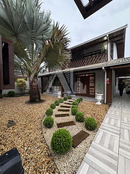 Sobrado no Jo�o Costa | Porteira Fechada | 300m� 1