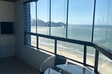 Frente Mar com Churrasqueira à Carvao!