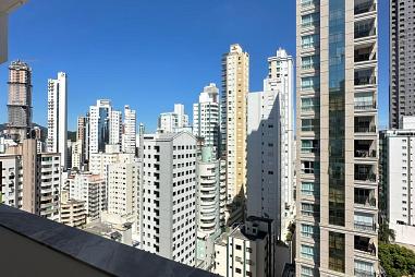 Apartamento de 2 quartos há 50 metros da praia!