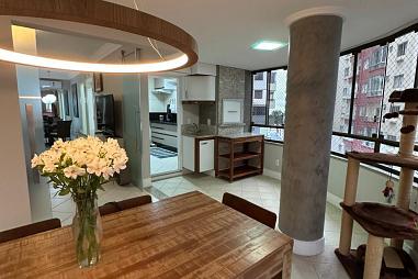 Quadra mar há 100 metros da praia- 3 suítes com churrasqueira a carvão!