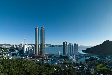 Apartamento à venda na Barra Sul no Edifício Yachthouse em Balneário Camboriú