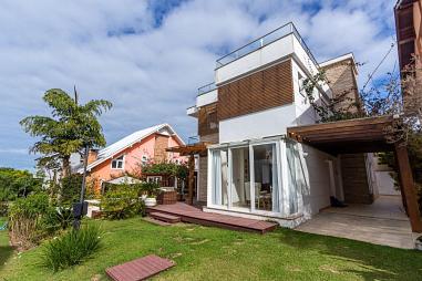 Casa  à venda no Estaleiro em Balneário Camboriú