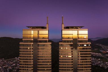 Apartamento mobiliado à venda na Barra Sul no Ed. Yachthouse em Balneário Camboriú