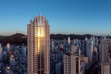 Apartamento com 4 quartos à venda, 182m², 5 banheiros, 3 garagens - Centro - Balneário Camboriú