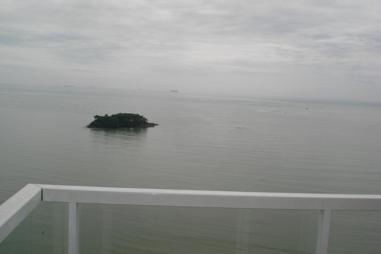 Apartamento 04 dormitórios Frente Mar