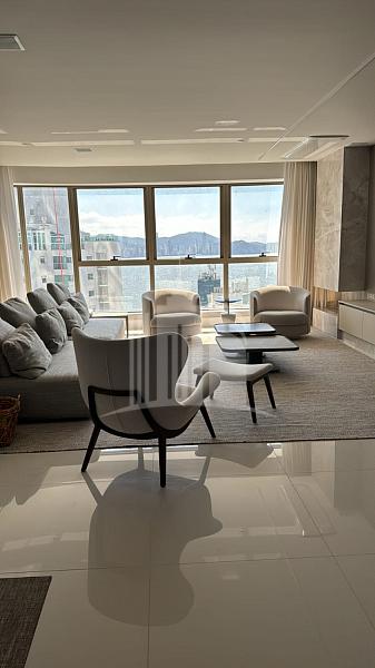 Apartamento com 4 suítes e 3 vagas de garagem no Centro em Balneário Camboriú — foto 2