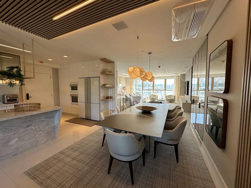 Apartamento com 4 suítes e 3 vagas de garagem no Centro em Balneário Camboriú — foto 3