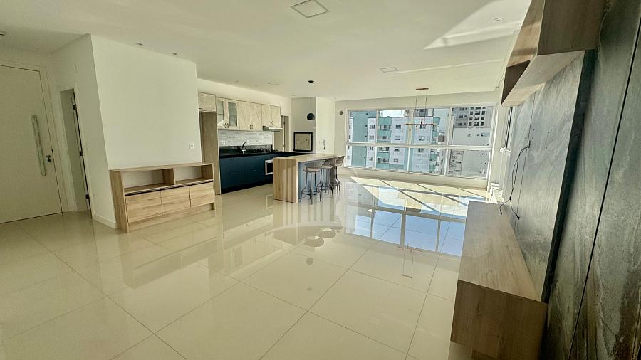 Apartamento Alto Padrão Semi mobiliado para Locação Anual — foto 2