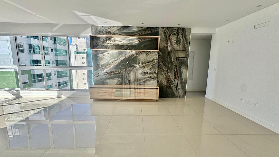 Apartamento Alto Padrão Semi mobiliado para Locação Anual — foto 3