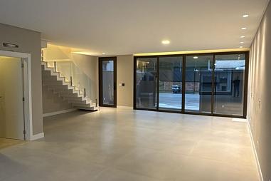 Sobrado Novo com 3 suítes sendo 1 com Closet e Hidro