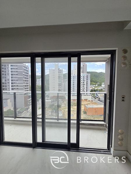 EXCELENTE LOCALIZA��O - PRAIA BRAVA 3