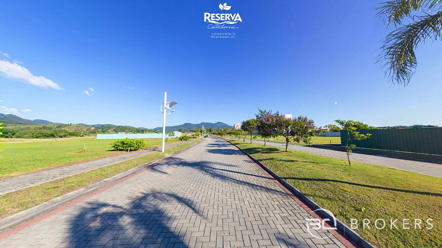 COM JARDIM E PISCINA PRIVATIVA 10