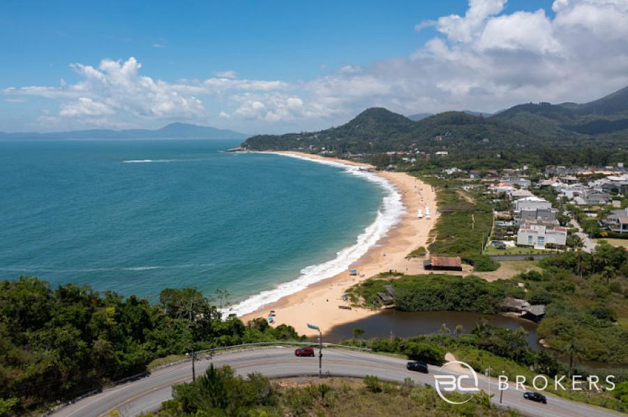 COM PISCINA PRIVATIVA 4