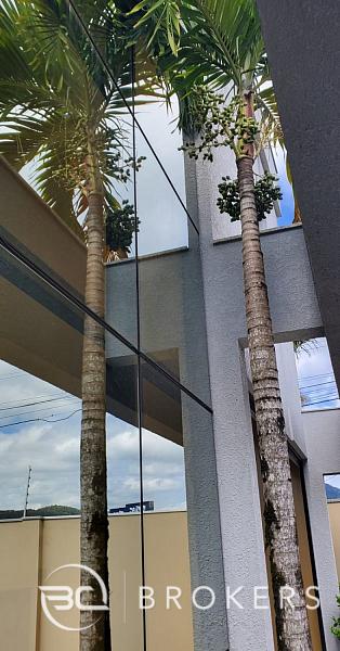 CASA COM PISCINA CONDOM�NIO PRIVATIVO EM BALNE�RIO CAMBORIU 5