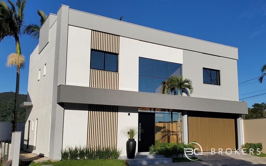 CASA COM PISCINA CONDOM�NIO PRIVATIVO EM BALNE�RIO CAMBORIU 7