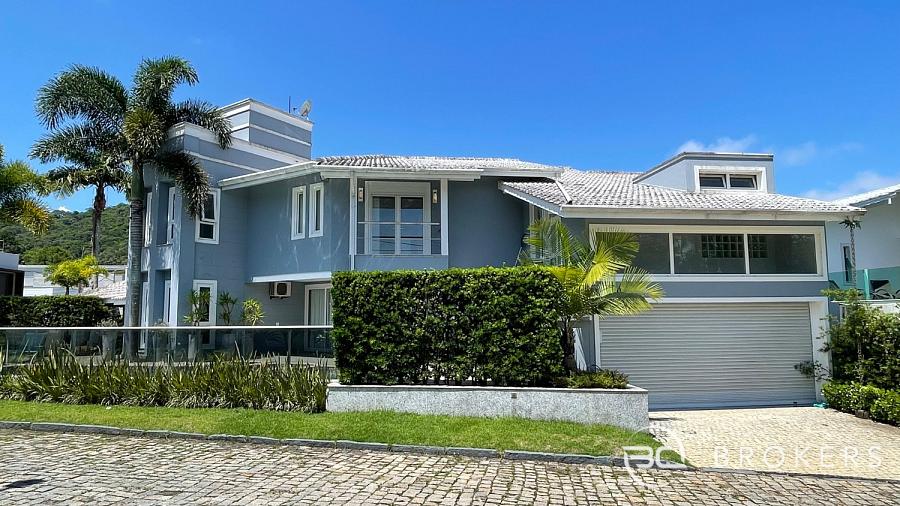 MOBILIADA, COM PISCINA, MOVEIS PLANEJADOS, 4 SU�TES, E 2 VAGAS DE GARAGEM. 2