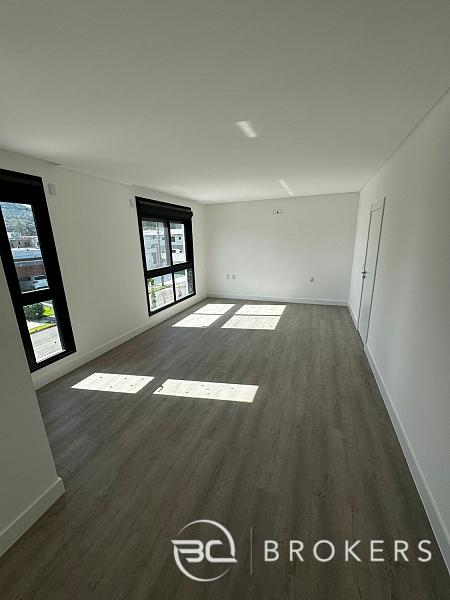 NOVA COM PISCINA, DIFERENCIADA 18