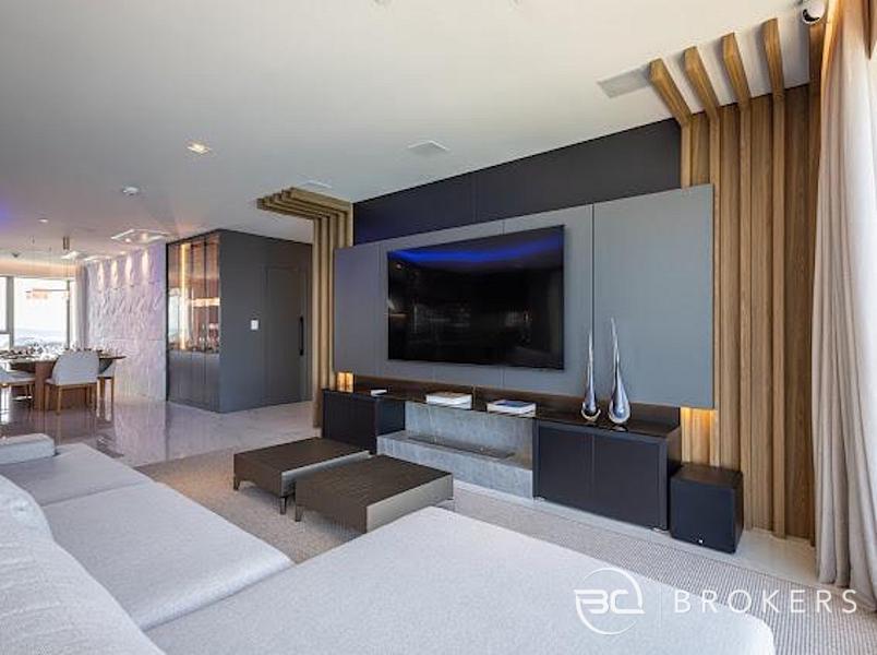 YACHTHOUSE ANDAR MUITO ALTO 2