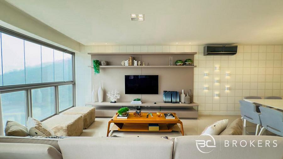 FRENTE MAR, ANDAR ALTO, EMBRAED 1