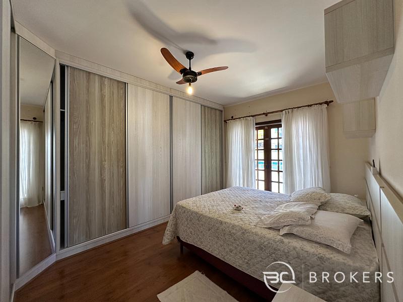 CASA COM PISCINA EM BALNE�RIO CAMBORI� 5