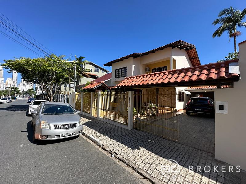 CASA COM PISCINA EM BALNE�RIO CAMBORI� 14