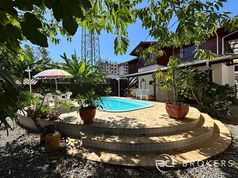 CASA COM PISCINA EM BALNE�RIO CAMBORI� 16