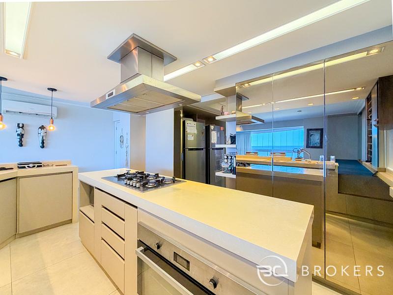 FRENTE MAR COM 5 SU�TES 21