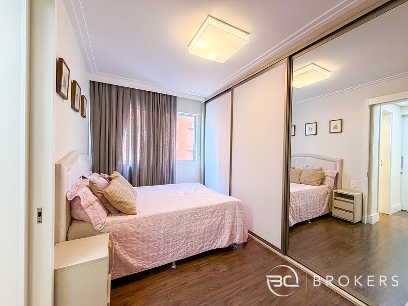 FRENTE MAR COM 5 SU�TES 23