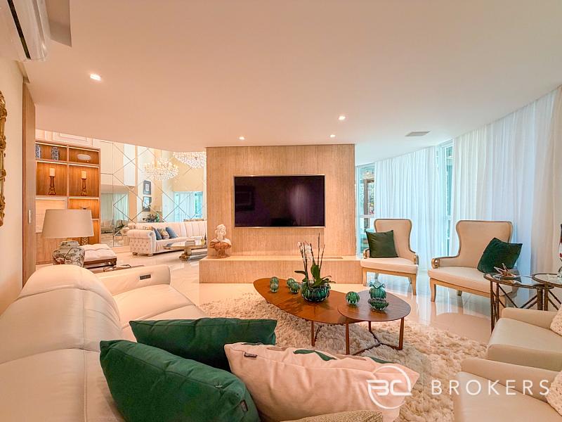 FRENTE MAR COM PISCINA PRIVATIVA 5 SU�TES 6