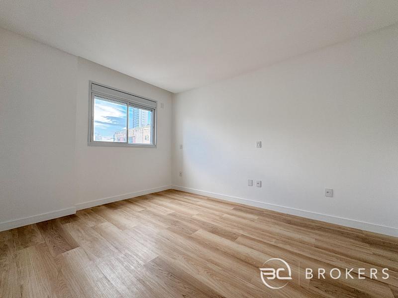 05 SU�TES, P� DIREITO ALTO, CENTRO DA CIDADE 8