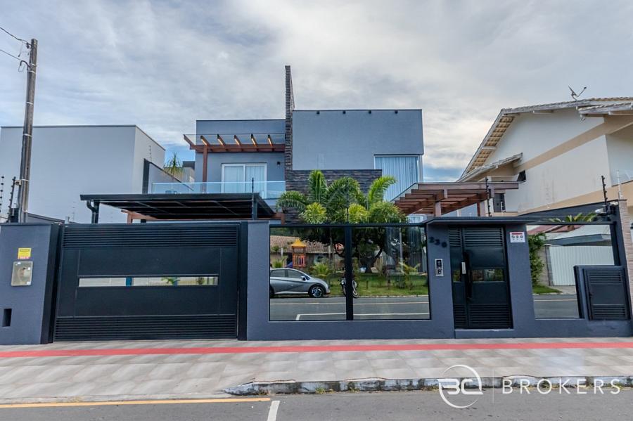 MUITO BEM MOBILIADO E DECORADO, REGI�O NOBRE 18