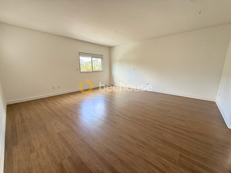 Sobrado em Localização Privilegiada – Conforto, Espaço e Sofisticação — foto 7