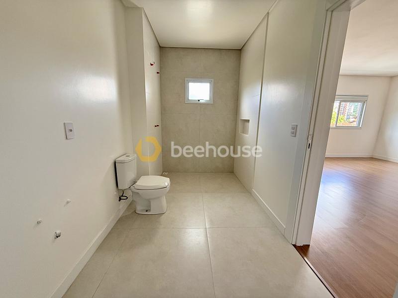 Sobrado em Localização Privilegiada – Conforto, Espaço e Sofisticação — foto 12