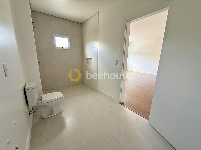 Sobrado em Localização Privilegiada – Conforto, Espaço e Sofisticação — foto 16