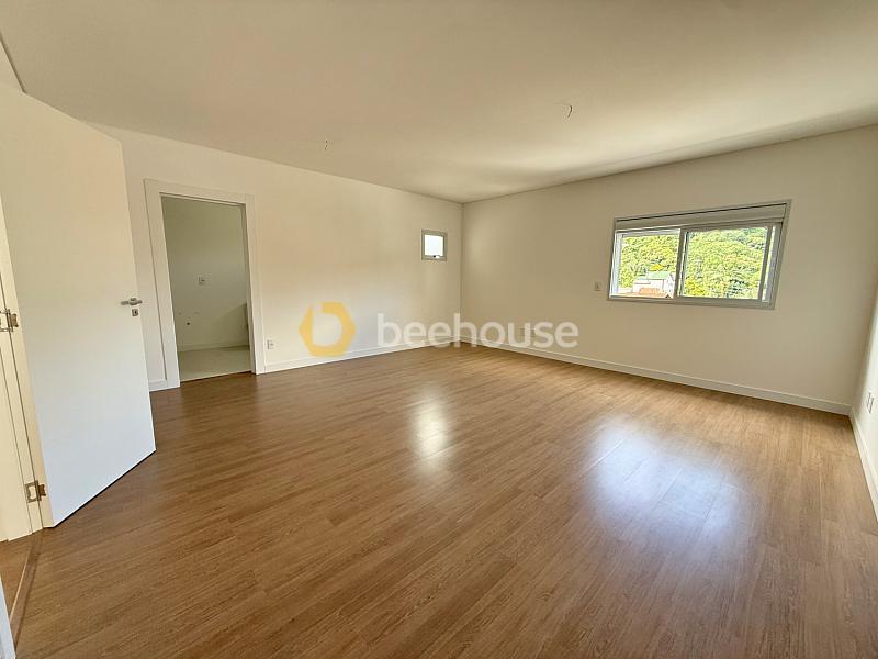 Sobrado em Localização Privilegiada – Conforto, Espaço e Sofisticação — foto 6