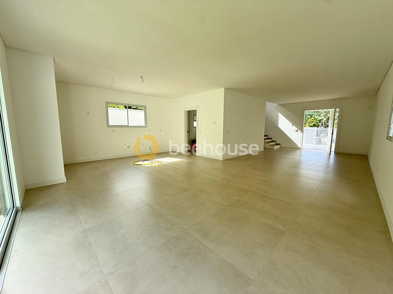 Sobrado em Localização Privilegiada – Conforto, Espaço e Sofisticação — foto 2