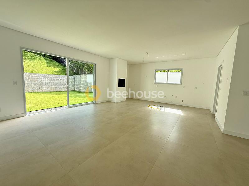 Sobrado em Localização Privilegiada – Conforto, Espaço e Sofisticação — foto 3