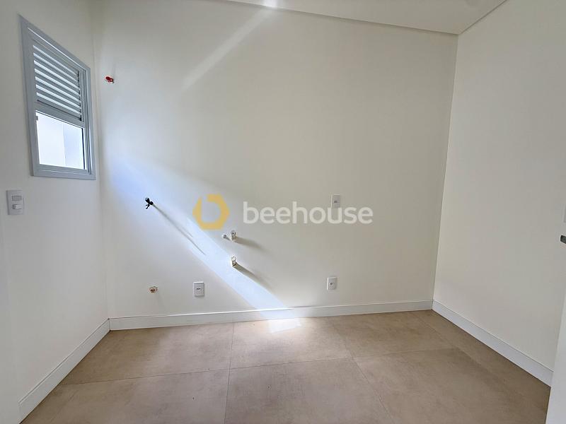 Sobrado em Localização Privilegiada – Conforto, Espaço e Sofisticação — foto 17