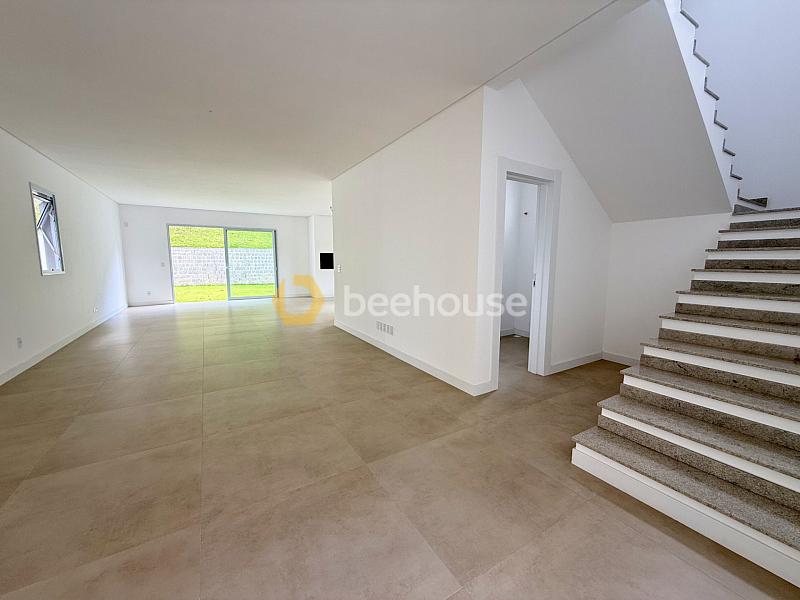 Sobrado em Localização Privilegiada – Conforto, Espaço e Sofisticação — foto 4