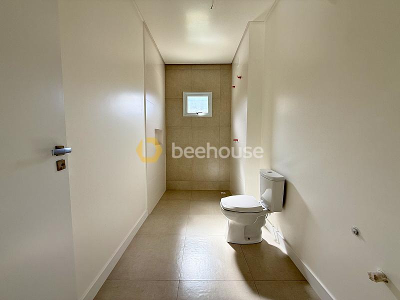 Sobrado em Localização Privilegiada – Conforto, Espaço e Sofisticação — foto 8