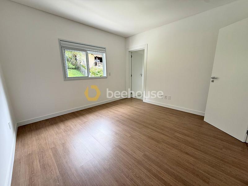 Sobrado em Localização Privilegiada – Conforto, Espaço e Sofisticação — foto 15